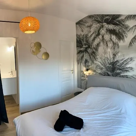 Villa Pleine De Charme Avec Piscine Proches Des Plages