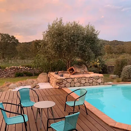 Villa Pleine De Charme Avec Piscine Proches Des Plages